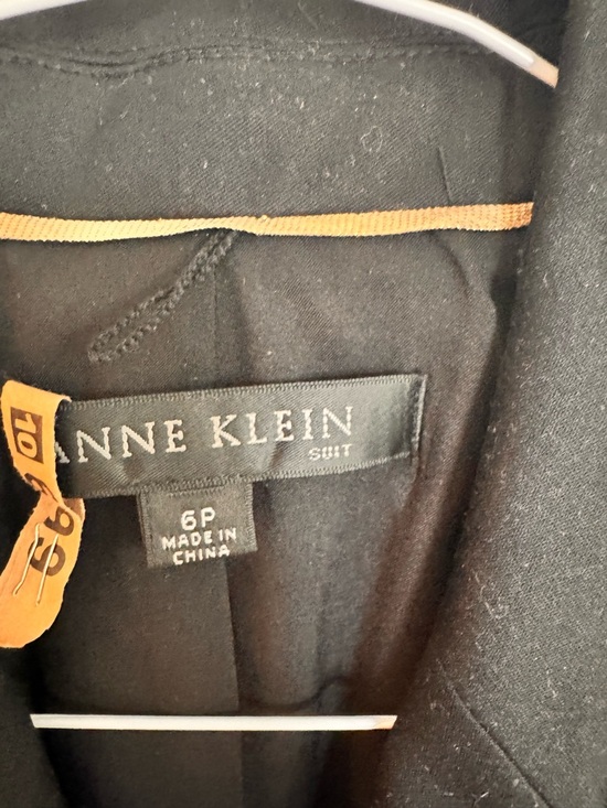 Anne Klein Black Short-Sleeve Tailored Blazer size 6P - Picture 4 of 5